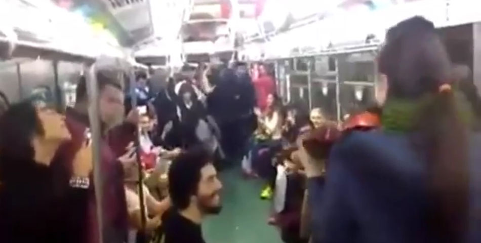 Sonó una de Gilda en el subte y los pasajeros se pusieron a bailar