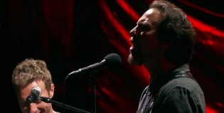 Eddie Vedder actuó junto a Chris Martin y Cat Stevens en el Global Citizen Festival