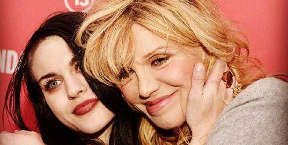 Gran dupla: Frances Bean Cobain y Courtney Love se divierten en un video de moda