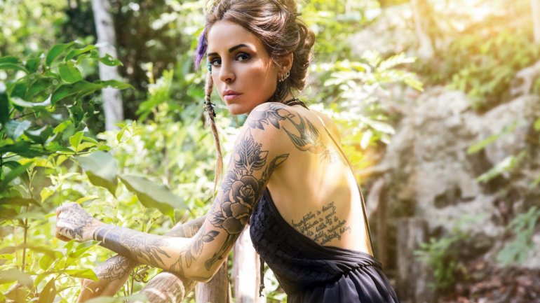 Hot: Cande Tinelli mostró la cola tatuada