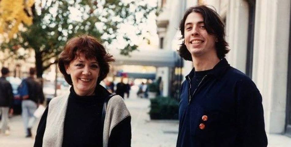 La mamá de Dave Grohl escribió un libro sobre las madres de las estrellas del rock