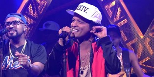 ¡Bruno Mars presentó un nuevo tema en Saturday Night Live!