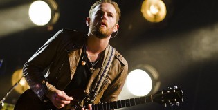 Los Kings of Leon reversionaron a Selana Gomez