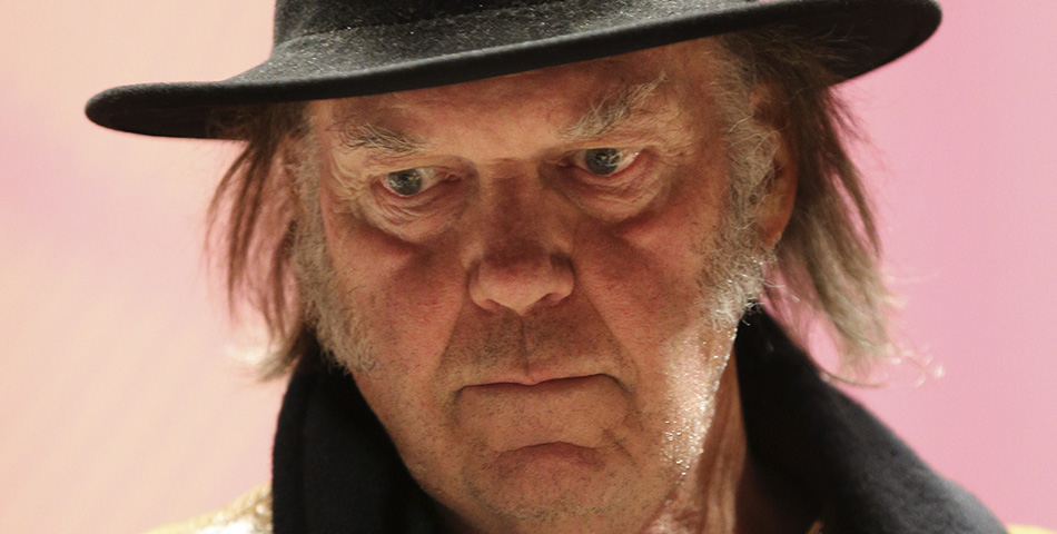 Neil Young se niega al descanso y anuncia su segundo disco en este 2016