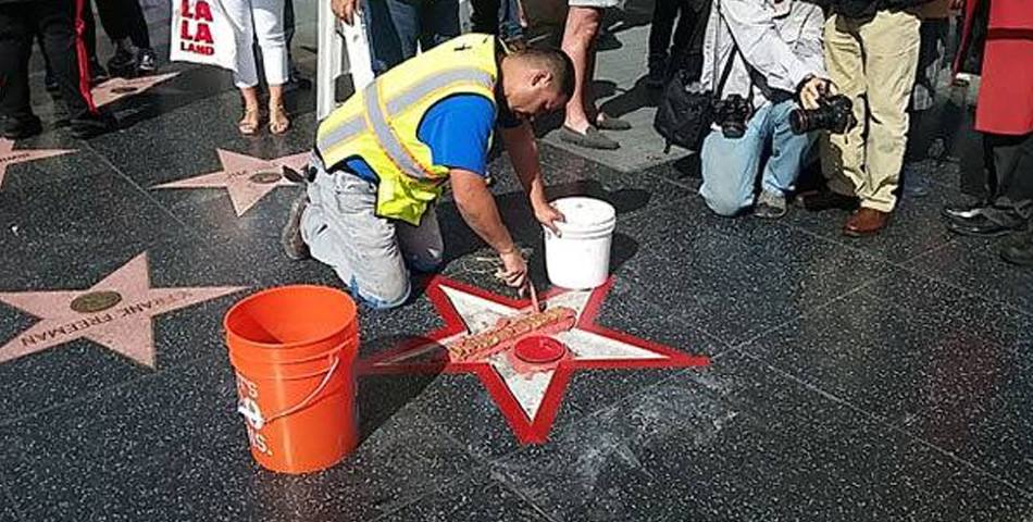 Trump: Destrozan su estrella en el paseo de la fama de hollywood