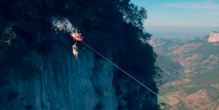 Surf en el aire, una tendencia extrema y adrenalínica