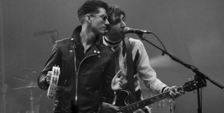 The Last Shadow Puppets sale a la pasarela con This Is Your Life