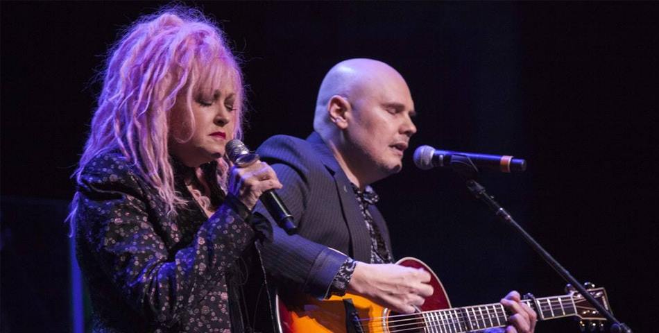 Billy Corgan y Cyndi Lauper comparten escenario por las fiestas