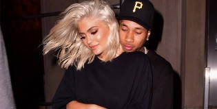 Kylie,Tyga: Arden las redes con un video de camisetas mojadas