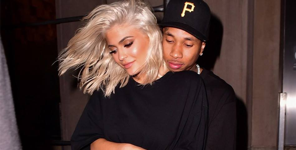 Kylie,Tyga: Arden las redes con un video de camisetas mojadas