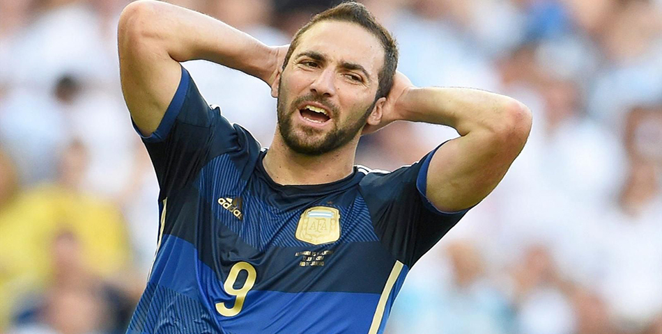 No lo perdonan: Un fatal error de Higuaín en Instagram se volvió viral