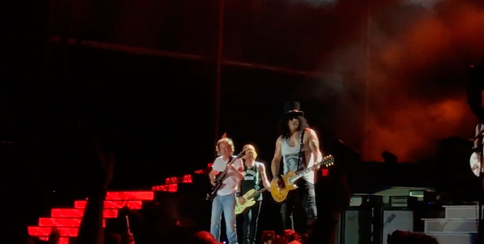 Angus Young tocó con Guns N’ Roses en Australia