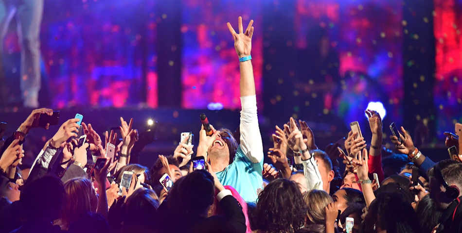 The Chainsmokers presentó su nuevo tema con Coldplay en los Brit Awards