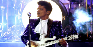 Bruno Mars y un histórico tributo a Prince en la noche de los GRAMMYs