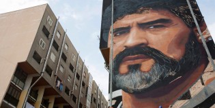 Nápoles mostró su devoción por Maradona con un imponente mural