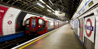 Reto viral: El hombre vs el subte | ¿Se puede llegar de una estación a otra y subirse al mismo vagón?