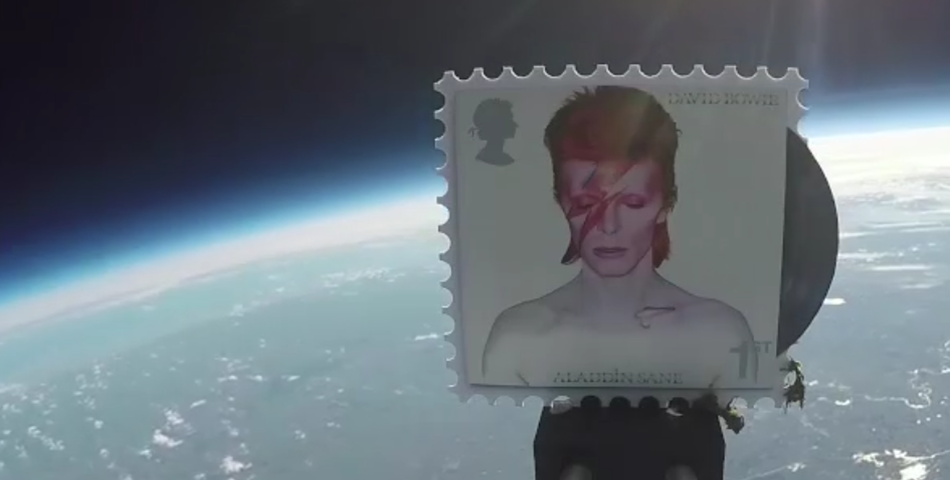 ¡Las estampillas de David Bowie caen del cielo!