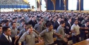 ¡El haka más grande del mundo en un colegio neozelandés!