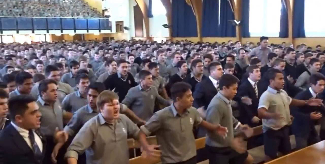 ¡El haka más grande del mundo en un colegio neozelandés!