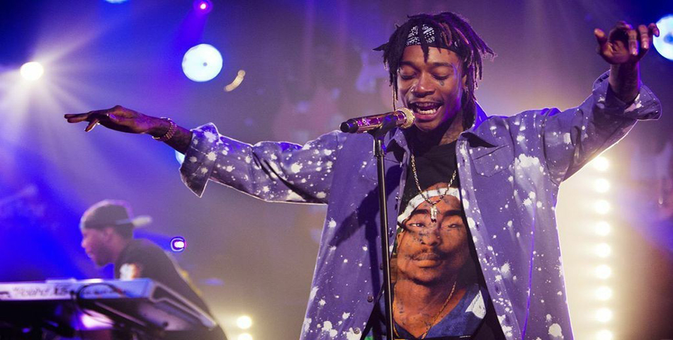 Wiz Khalifa llevó flores a la tumba de Pablo Escobar y desató polémica en todo Colombia