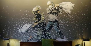 Banksy inauguró el hotel con peor vista del mundo en Palestina