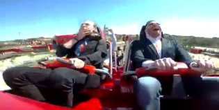 Una paloma chocó contra la cara de un hombre que disfrutaba de la montaña rusa de ‘Ferrari Land’