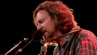 ¡Eddie Vedder zapó a beneficio y la rompió!