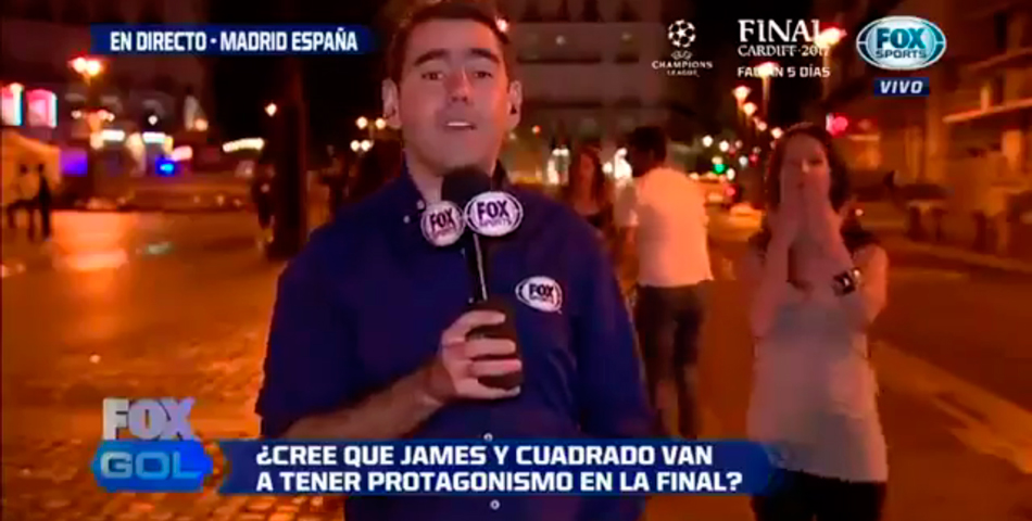 El incómodo (y afectuoso) momento que vivió un periodista en Madrid