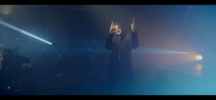 ¡Kasabian hizo una fiesta y la grabó en vivo para su nuevo video!