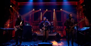 Weezer tocó “Feels like summer” en lo de Jimmy Fallon