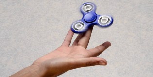 ‘Spinner’: el juguete de moda que comparten niños y adultos