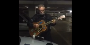 El vídeo inédito que grabó León Gieco desde un estacionamiento al no poder llegar a la marcha