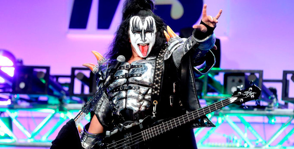 ¡Aguantá! El bajista de Kiss quiere patentar el gesto de los “cuernitos”