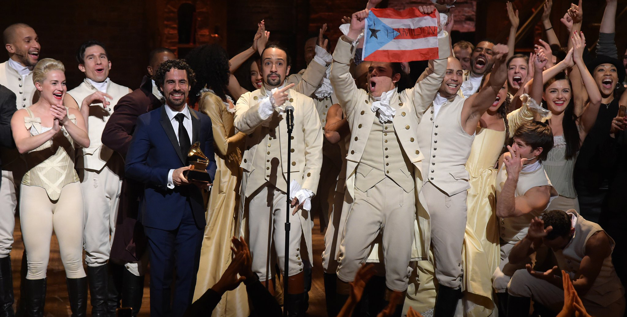 Residente participa en el nuevo video de Hamilton, el gran éxito de Broadway