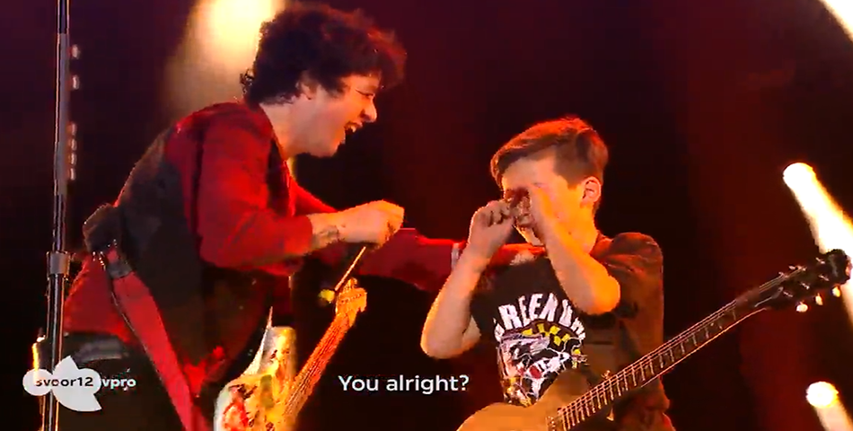 El emocionante momento en el que Green Day sube al escenario a un chico de 11 años a tocar con ellos