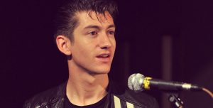 Alex Turner la rompió en un karaoke cantando Smooth de Santana