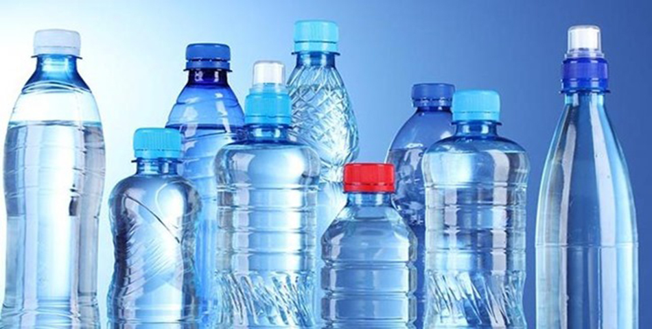 El terrible peligro de rellenar las botellas de plástico con agua