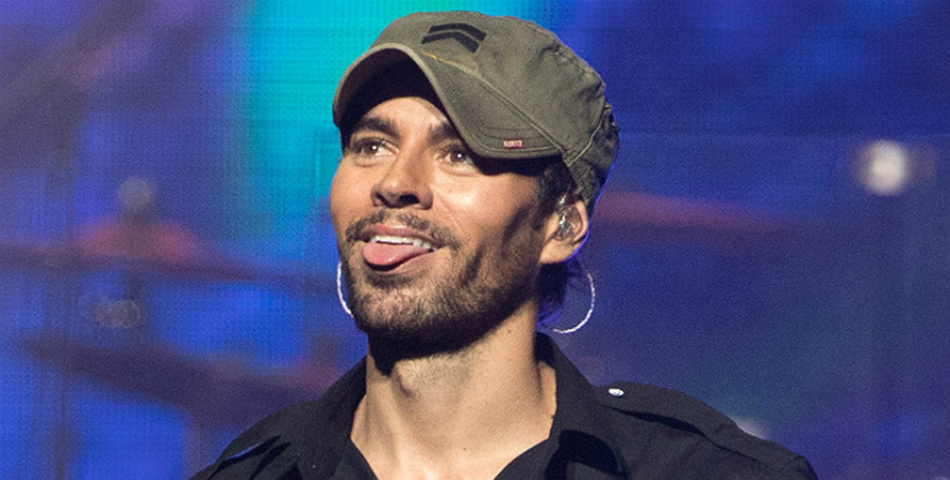 Indignación en un recital de Enrique Iglesias en España : “manos arriba, esto es un atraco”