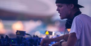 Escuchá el nuevo EP de Avicii: AVĪCI