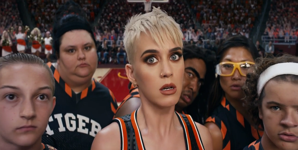 Katy Perry deslumbra en el videoclip de ‘Swish Swish’