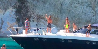 Crack: Totti pasó una pelota de yate a yate