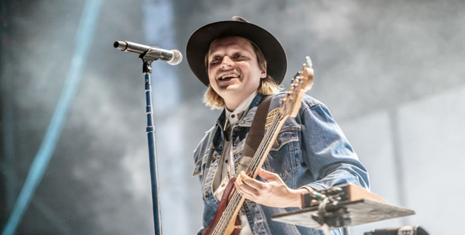 Antes de cerrar el Lollapalooza de Chicago, Arcade Fire hizo un cover de John Lennon