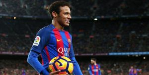 “Se busca traidor”: Los durísimos carteles contra Neymar en los alrededores del Camp Nou