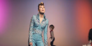Miley Cyrus homenajeó a Elvis Presley en su nuevo videoclip