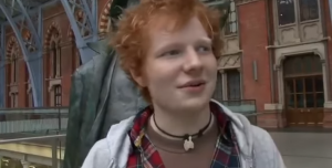 Este era Ed Sheeran antes de ser famoso: tocaba su música en las estaciones de tren