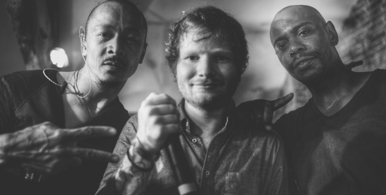 Ed Sheeran tocó clásicos de Radiohead, Stevie Wonder y Bill Withers con Dave Chappelle