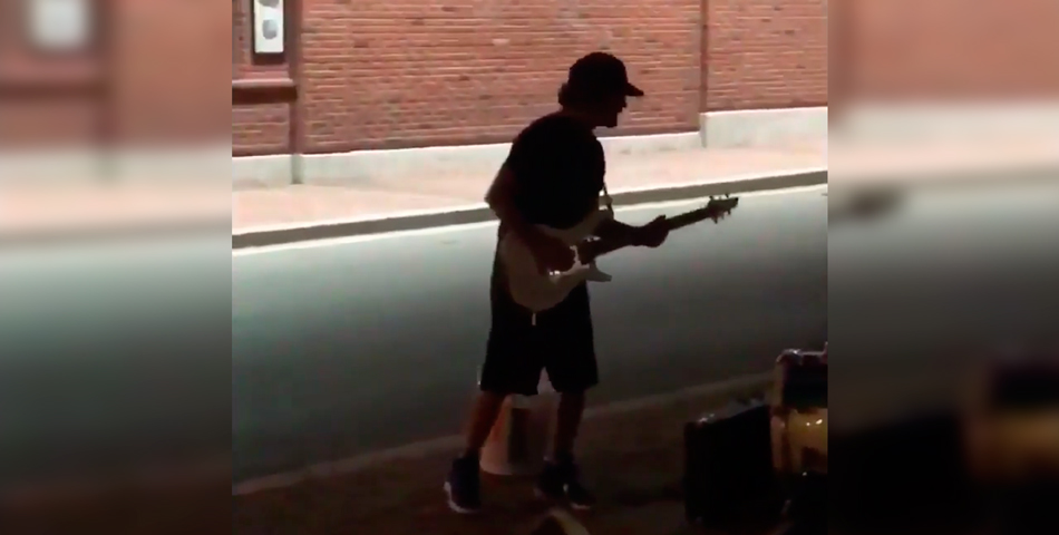 Eddie Vedder improvisó junto a músicos callejeros