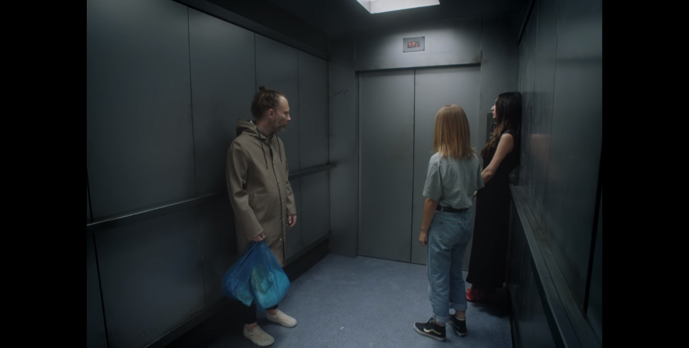 Viajá en ascensor con Thom Yorke en el nuevo video de Radiohead