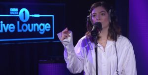Lorde tocó In The Air Tonight de Phil Collins en el Live Lounge