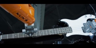 Un músico grabó un tema con una banda de robots